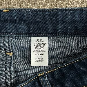 Women’s blue jeans size 29